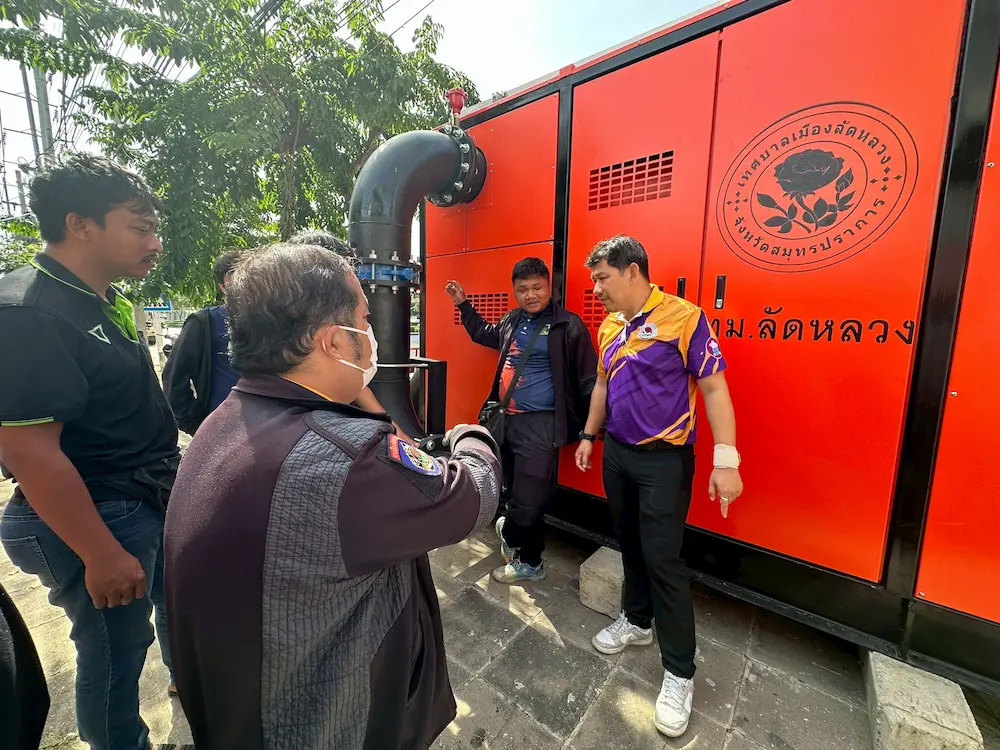 ส่งมอบงานปั้ม 4 ชุด ทม.ลัดหลวง