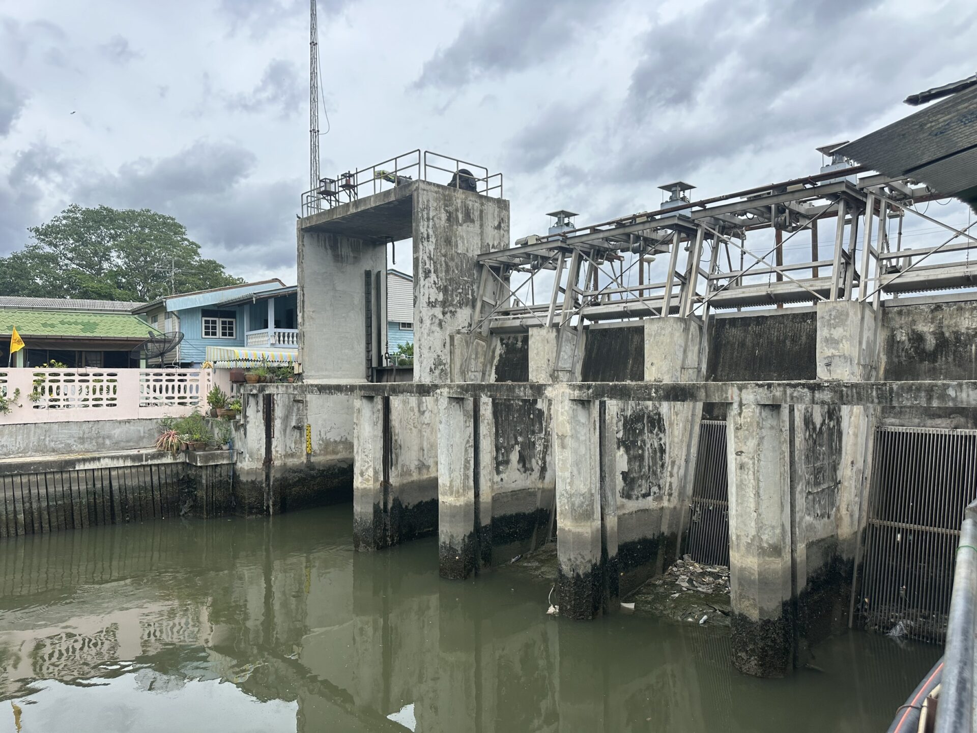 งานสำรวจและตรวจประเมินสถานีสูบน้ำและประตูระบายน้ำ