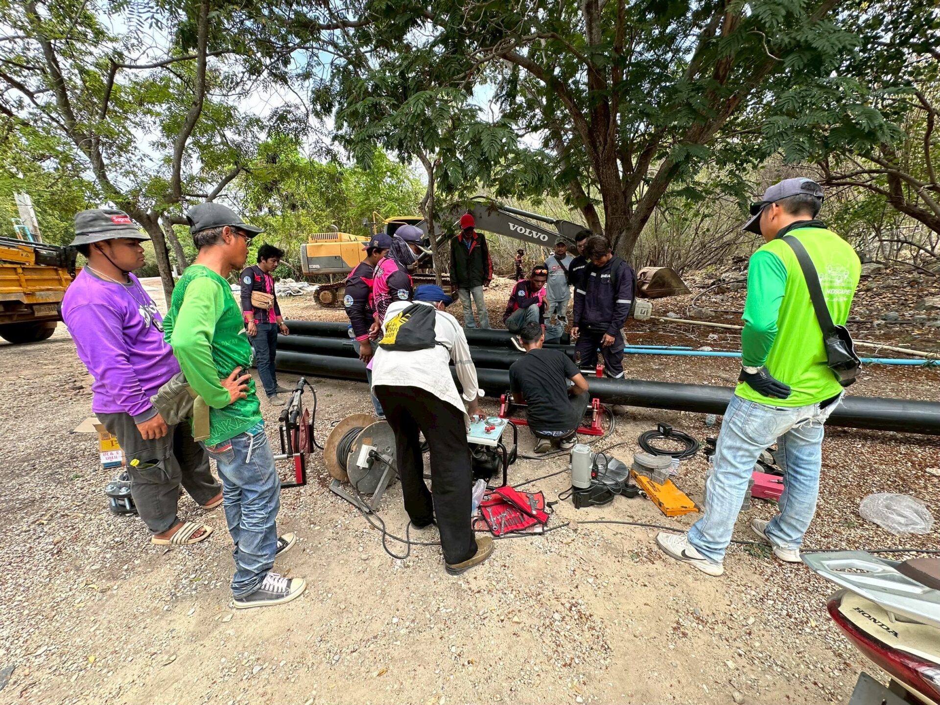 งานจัดส่งท่อ HDPE และอุปกรณ์ประกอบ เพื่อระบายน้ำไปยังระบบบำบัดน้ำเสีย บริเวณ เกาะล้าน เมืองพัทยา